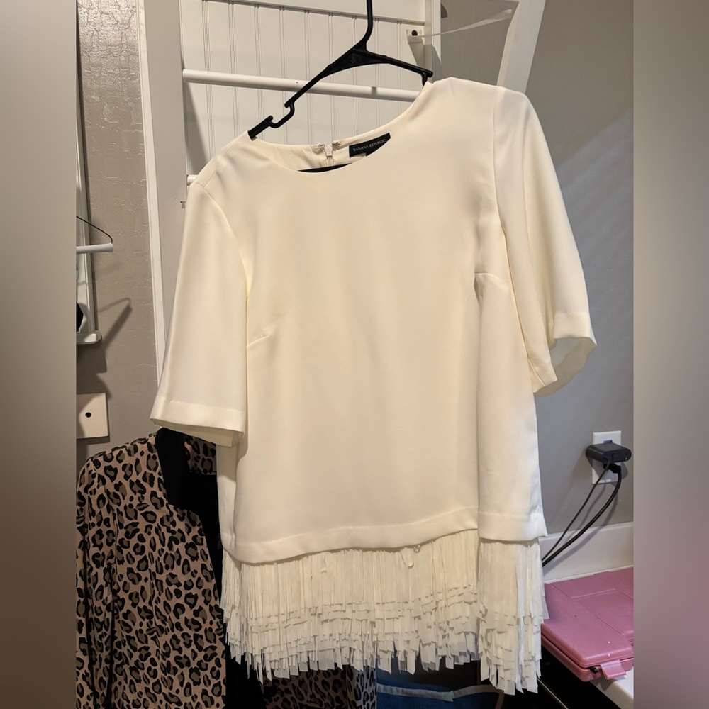 Beautiful blouse with back zip,
Almost white, ecru color.
